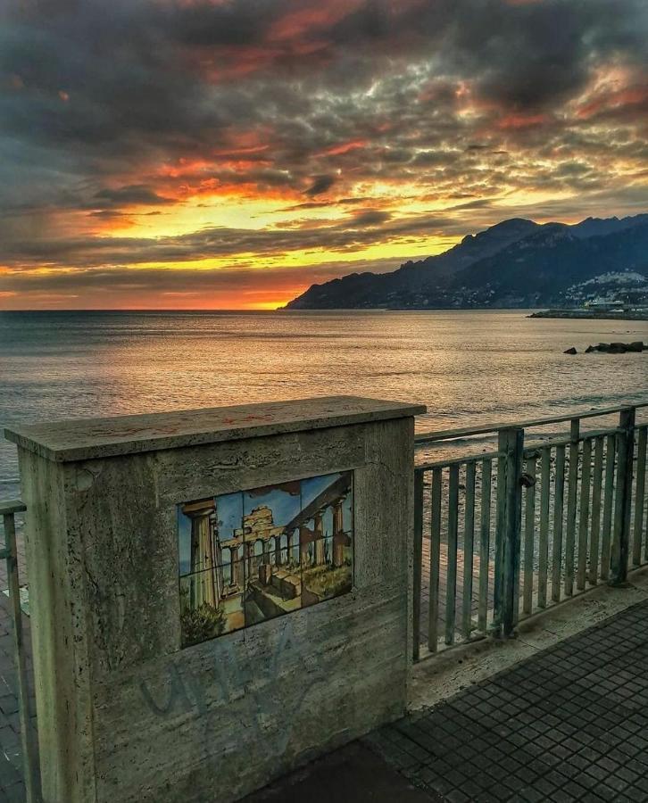 شقة Salifornia Casa Vacanze ساليرنو المظهر الخارجي الصورة