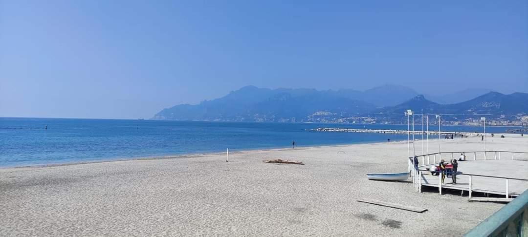 شقة Salifornia Casa Vacanze ساليرنو المظهر الخارجي الصورة